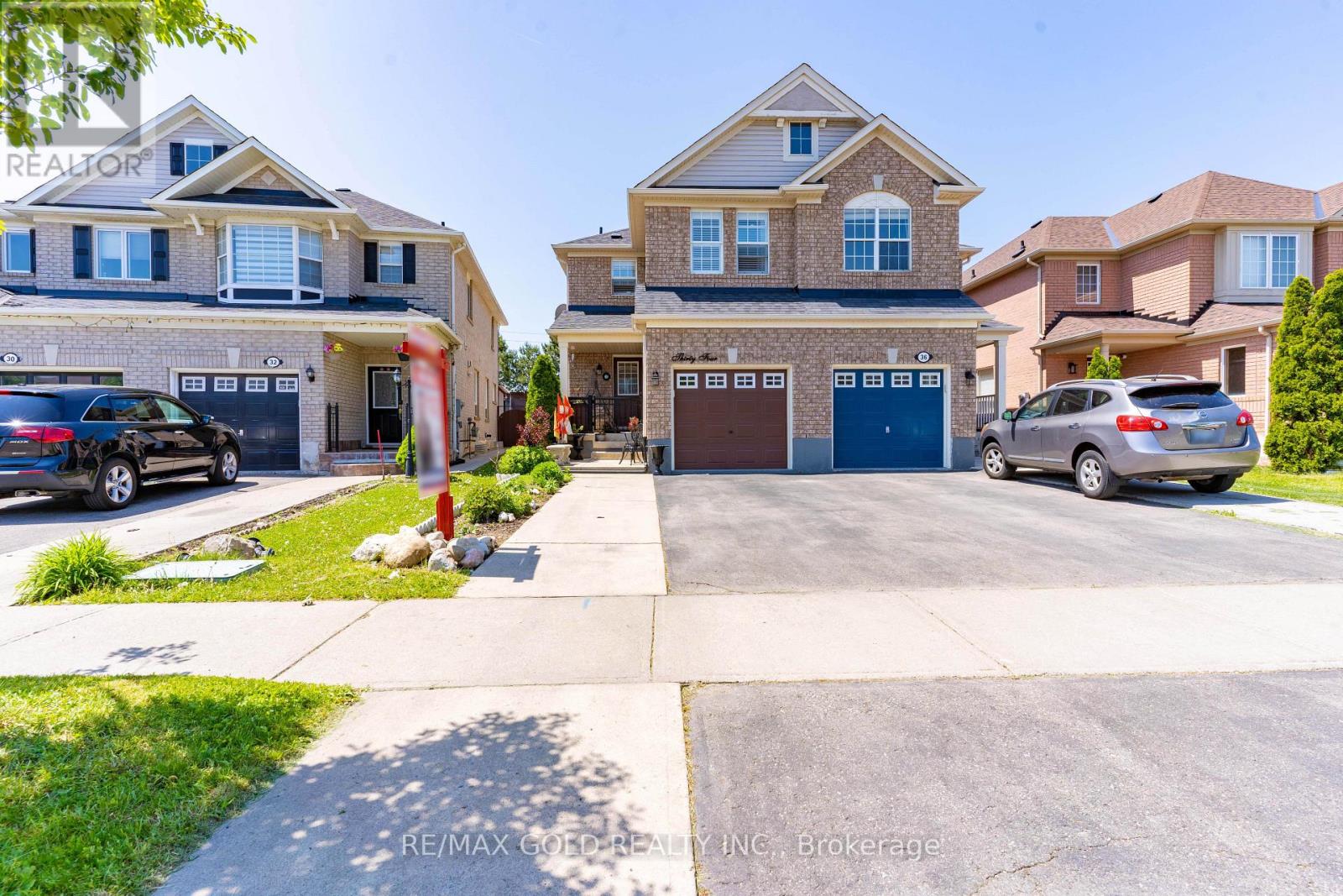 34 Jingle Crescent, Brampton, Ontario  L6S 0B2 - Photo 2 - W12477724