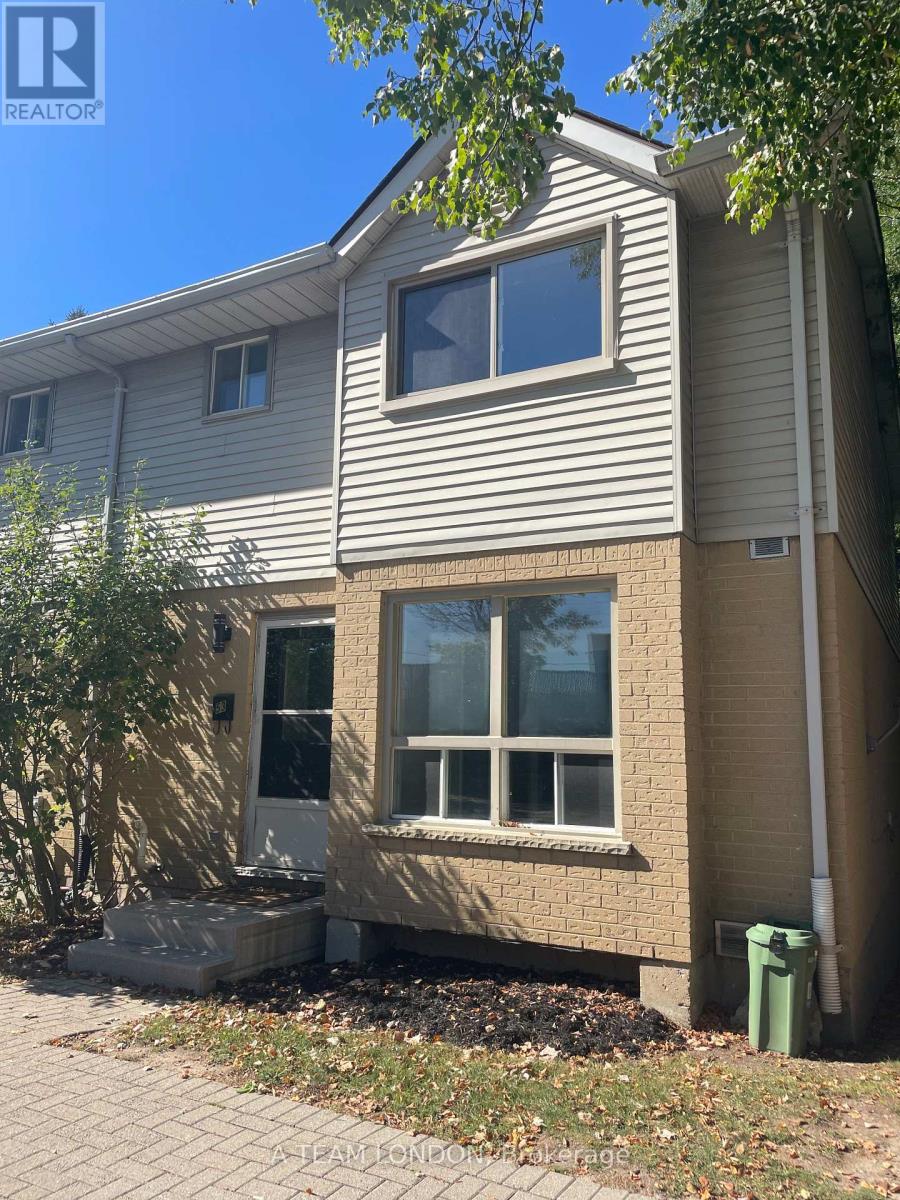 53 - 35 Waterman Avenue, London South, Ontario  N6C 5T6 - Photo 2 - X12478203