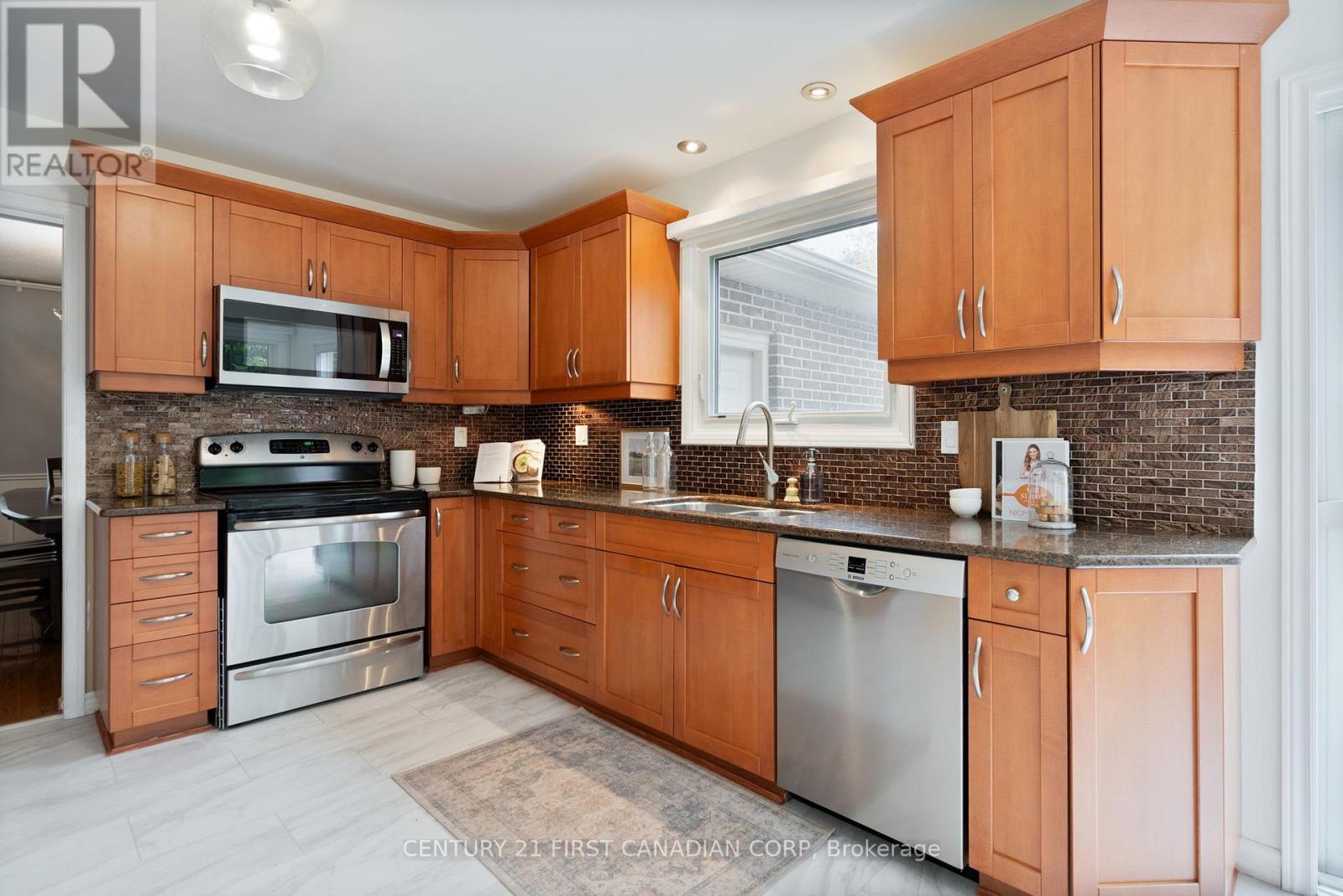 90 Meridene Crescent W, London North, Ontario  N5X 1G2 - Photo 10 - X12478288