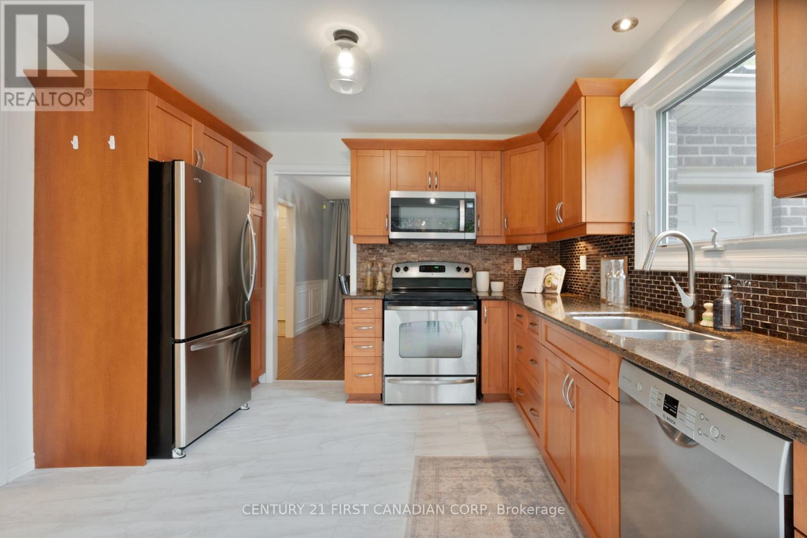 90 Meridene Crescent W, London North, Ontario  N5X 1G2 - Photo 11 - X12478288