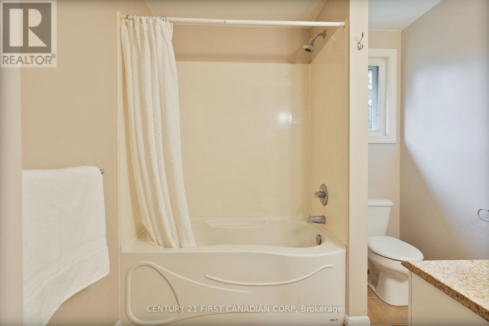 90 Meridene Crescent W, London North, Ontario  N5X 1G2 - Photo 22 - X12478288