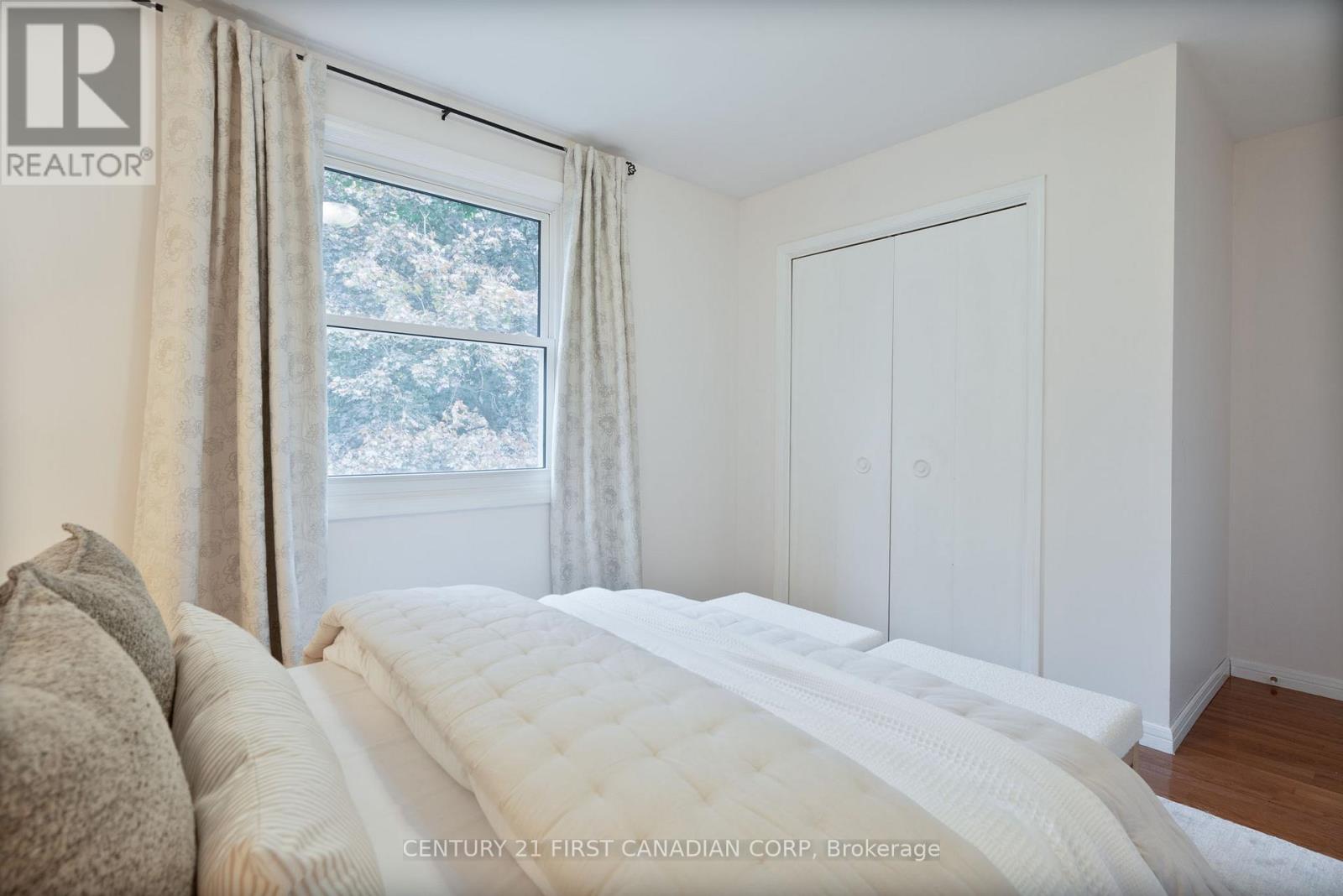 90 Meridene Crescent W, London North, Ontario  N5X 1G2 - Photo 31 - X12478288