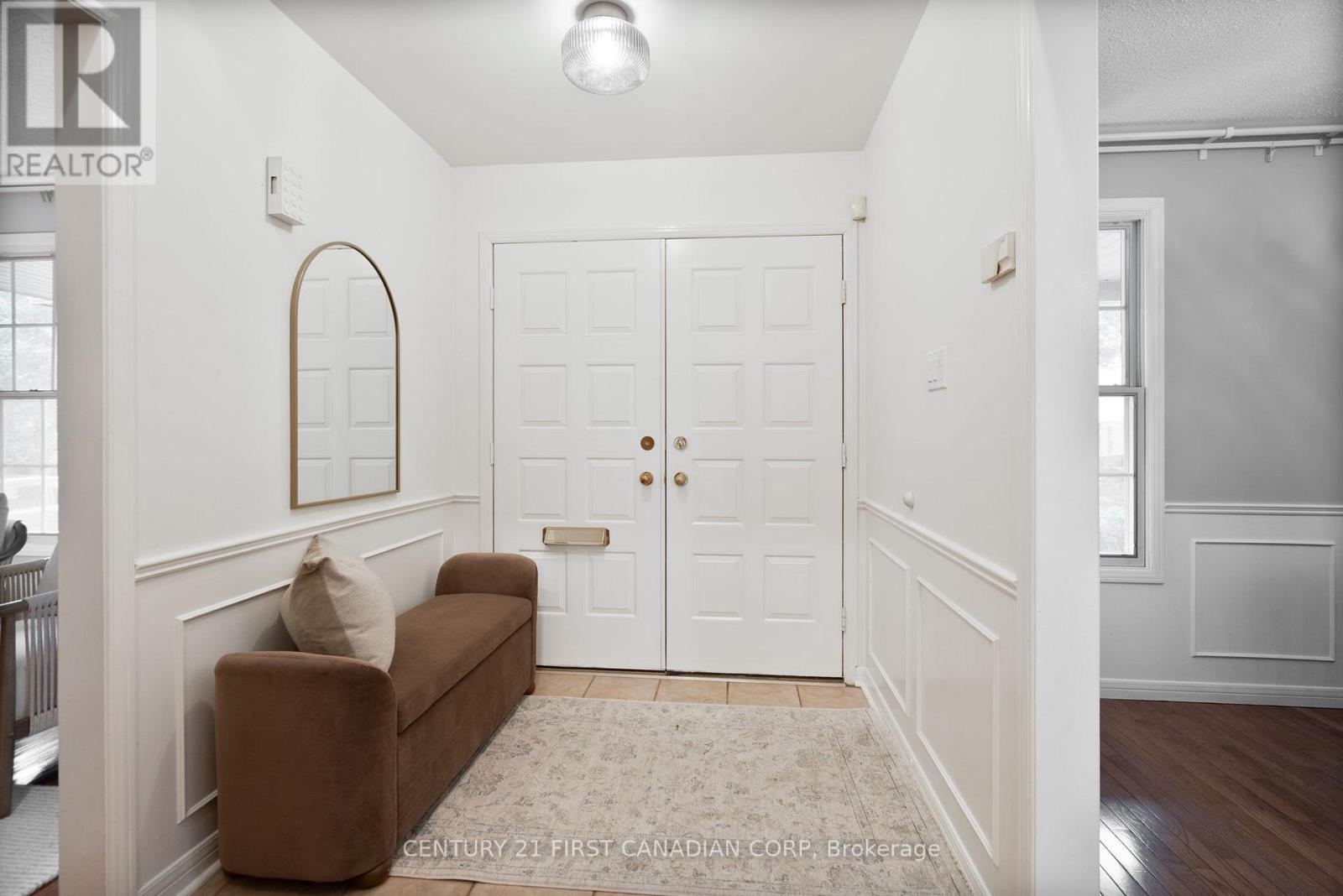90 Meridene Crescent W, London North, Ontario  N5X 1G2 - Photo 4 - X12478288