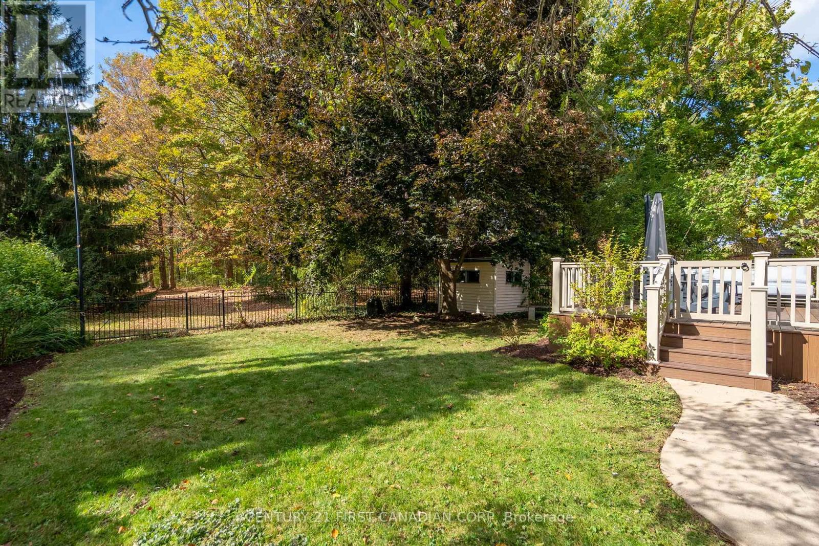 90 Meridene Crescent W, London North, Ontario  N5X 1G2 - Photo 41 - X12478288