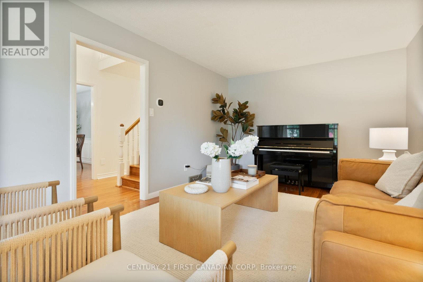 90 Meridene Crescent W, London North, Ontario  N5X 1G2 - Photo 7 - X12478288