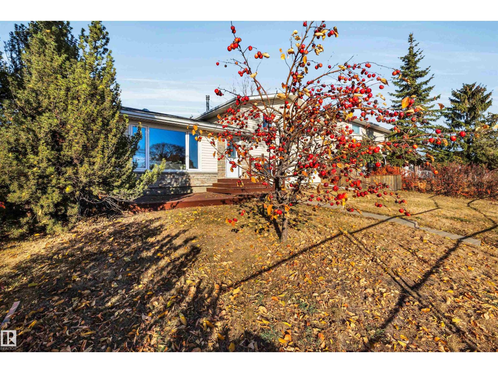 16208 87 Av Nw, Edmonton, Alberta  T5R 4G9 - Photo 2 - E4463175