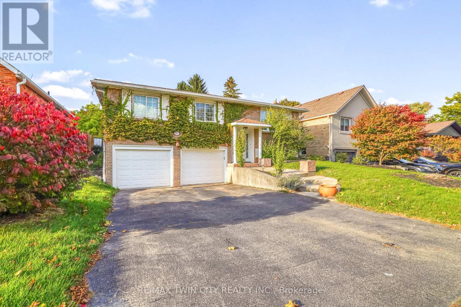 57 Ashgrove Avenue, Brantford, Ontario  N3R 6E3 - Photo 2 - X12478010