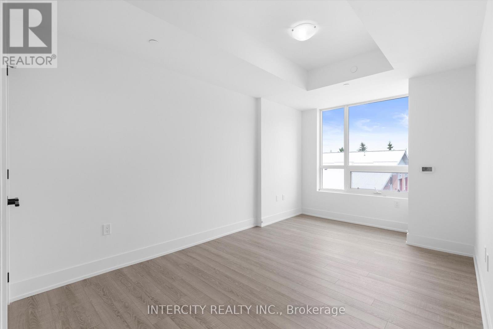 247 - 2075 King Road, King (King City), Ontario  L7B 0R6 - Photo 10 - N12477242
