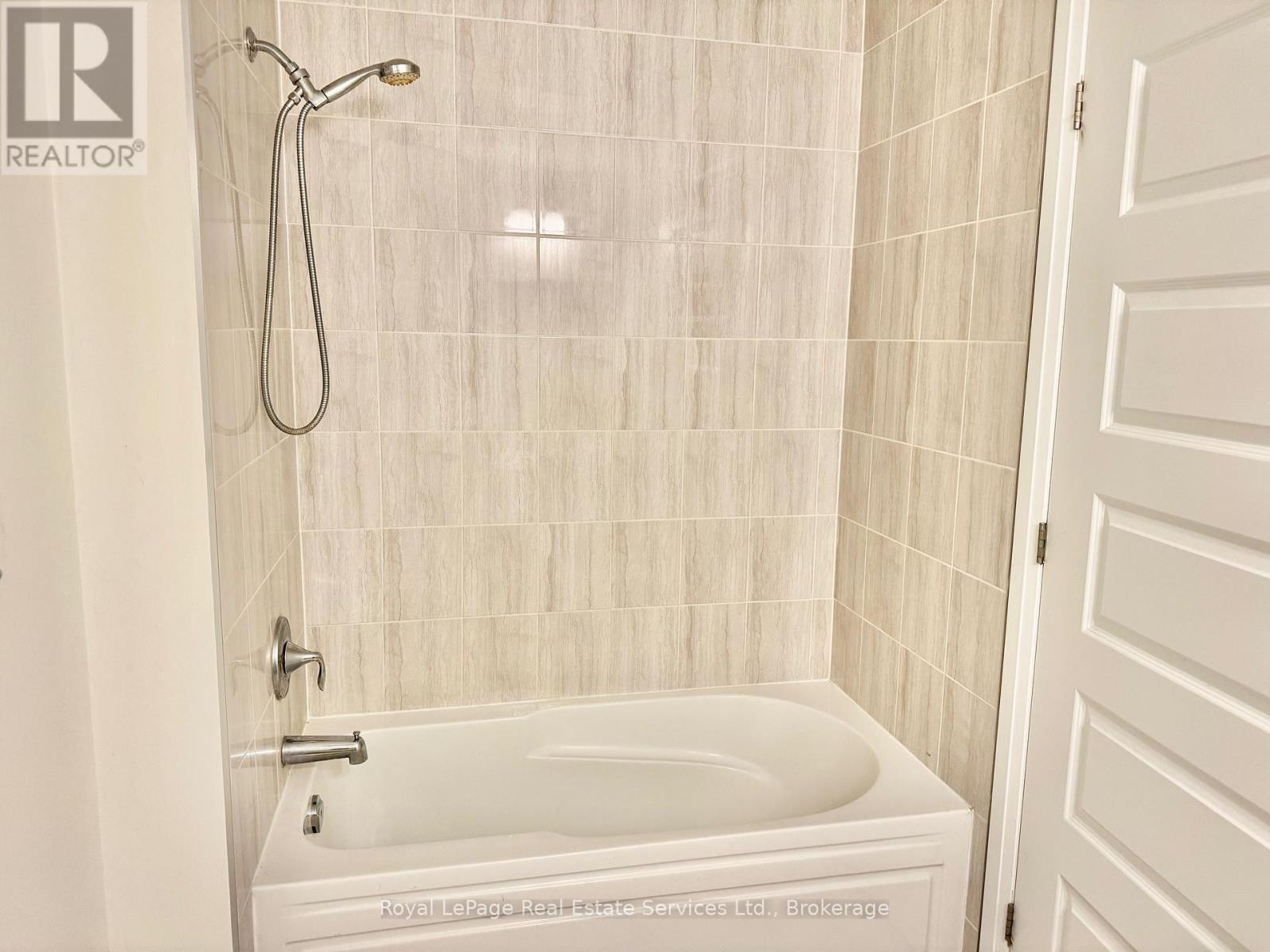 132 - 128 Grovewood Common, Oakville, Ontario  L6H 0X3 - Photo 12 - W12478231