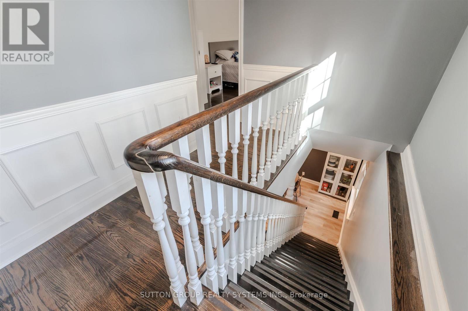 1 Elmlea Avenue, Toronto (Humber Heights), Ontario  M9P 2M6 - Photo 18 - W12472229