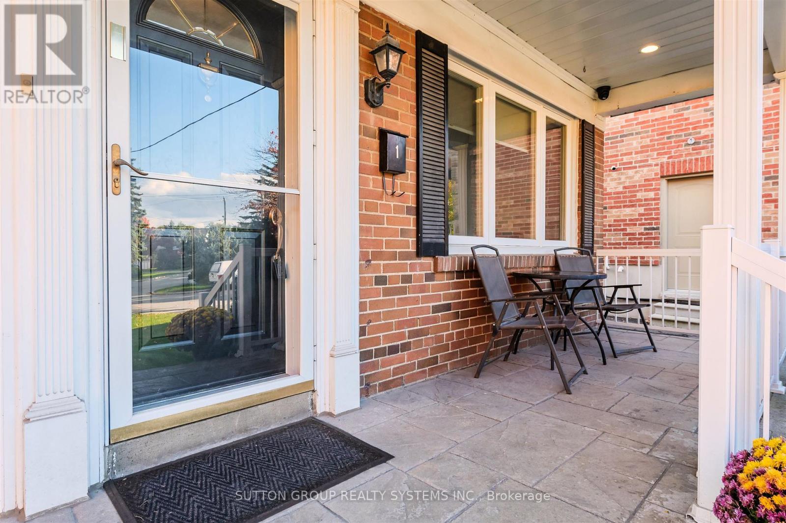 1 Elmlea Avenue, Toronto (Humber Heights), Ontario  M9P 2M6 - Photo 2 - W12472229