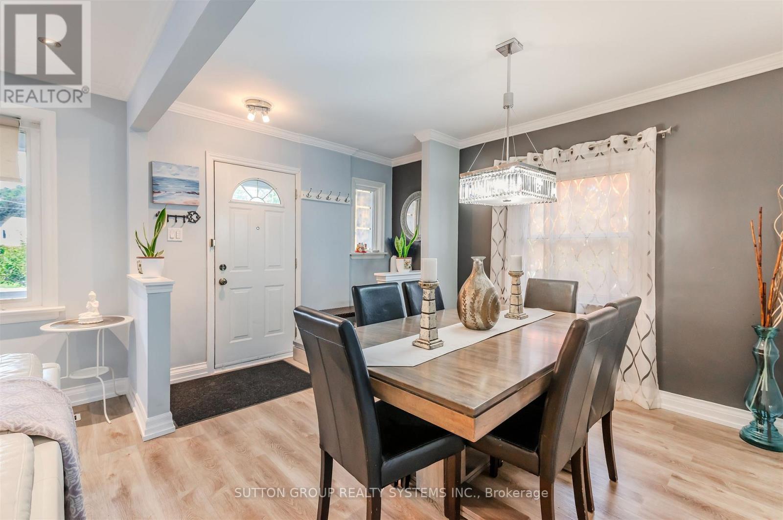 1 Elmlea Avenue, Toronto (Humber Heights), Ontario  M9P 2M6 - Photo 4 - W12472229