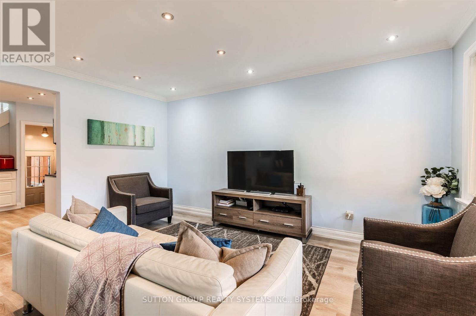 1 Elmlea Avenue, Toronto (Humber Heights), Ontario  M9P 2M6 - Photo 7 - W12472229