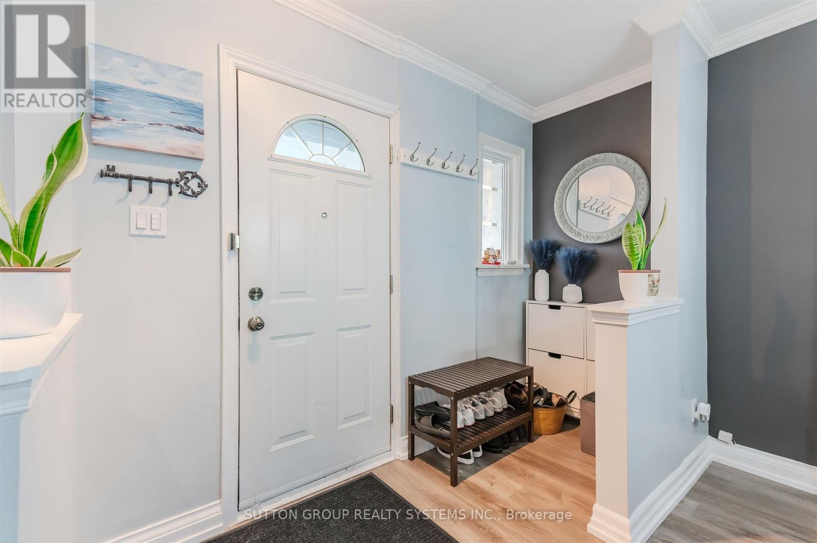 1 Elmlea Avenue, Toronto (Humber Heights), Ontario  M9P 2M6 - Photo 3 - W12472229