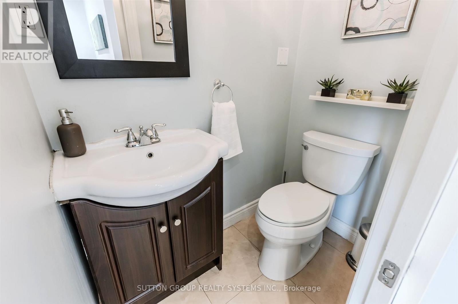 1 Elmlea Avenue, Toronto (Humber Heights), Ontario  M9P 2M6 - Photo 17 - W12472229