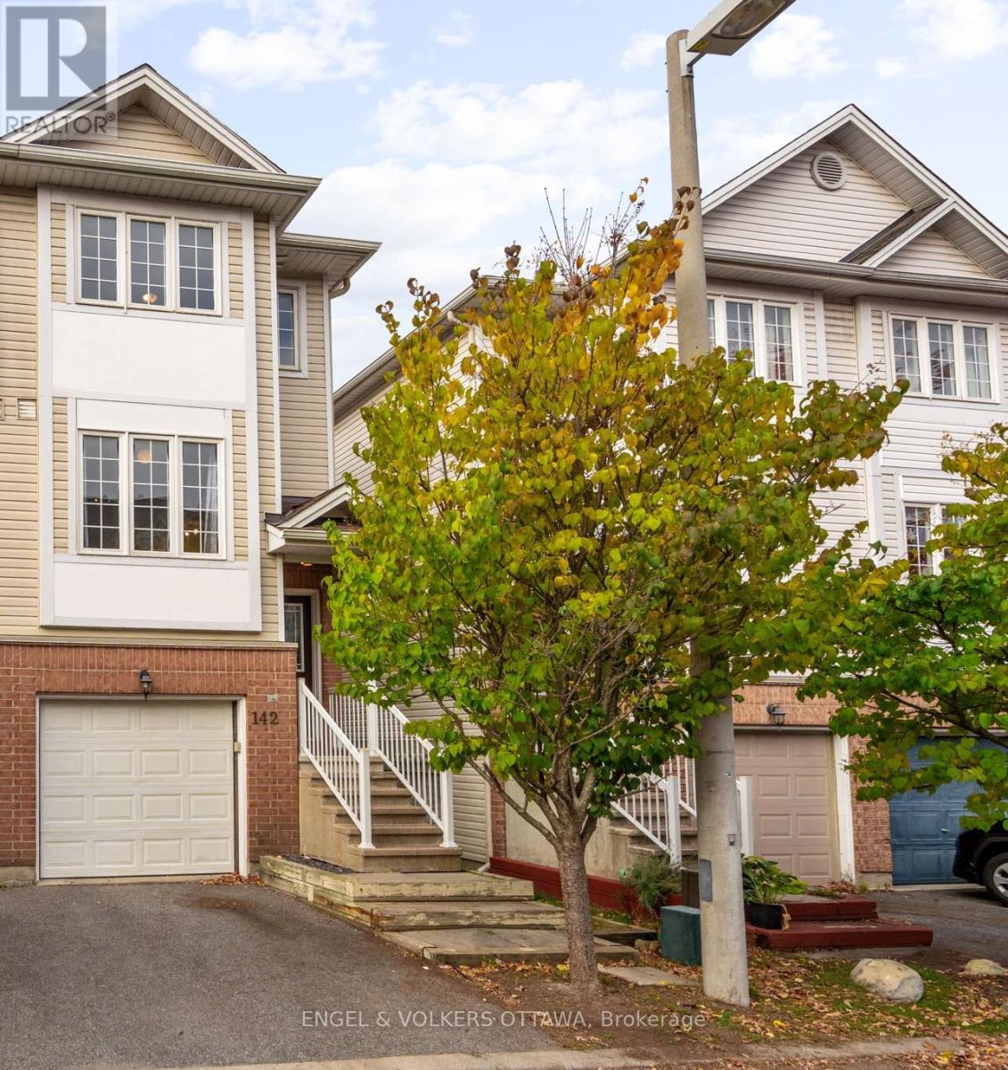142 Wharhol Private, Ottawa, Ontario  K2H 1G5 - Photo 1 - X12463500