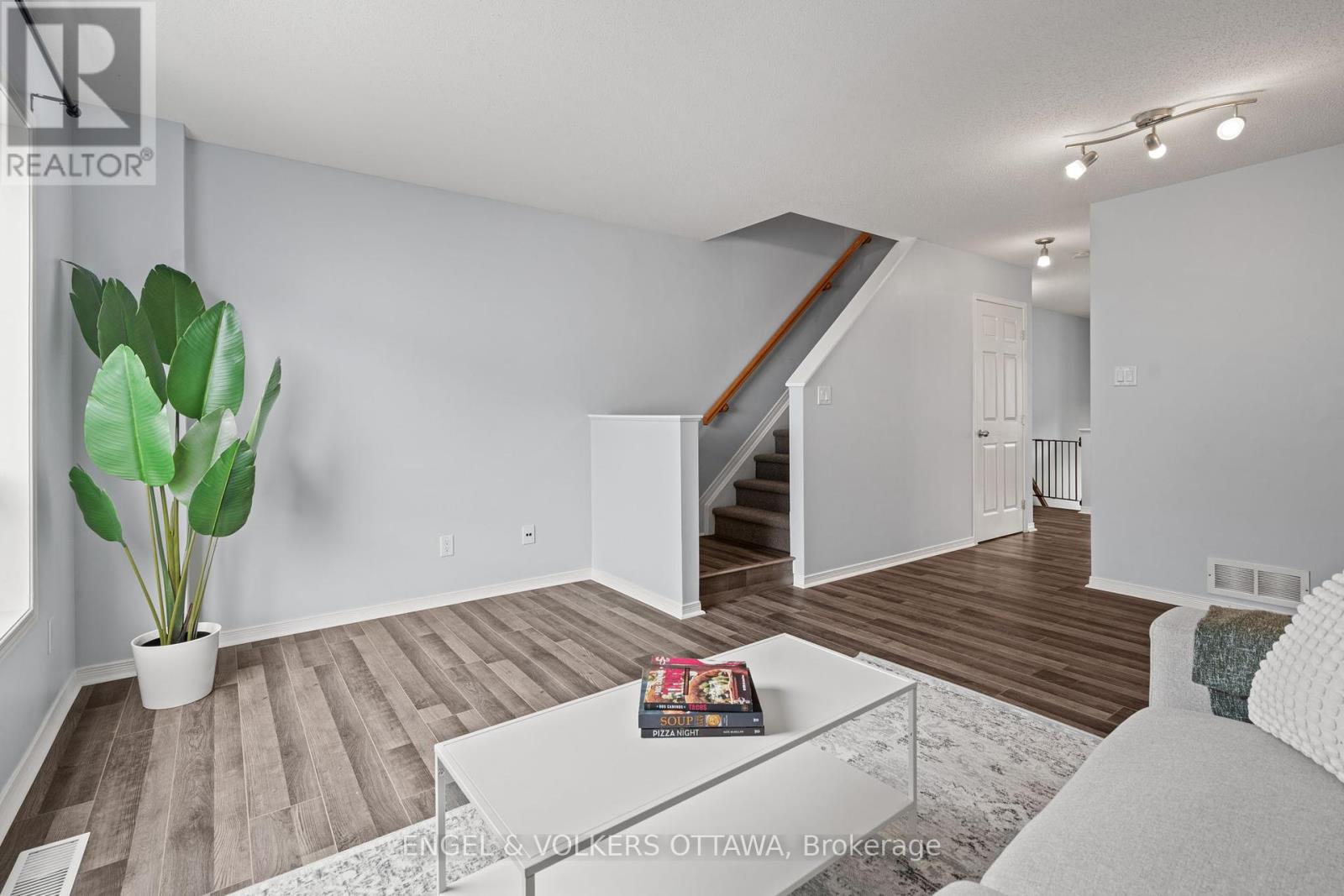 142 Wharhol Private, Ottawa, Ontario  K2H 1G5 - Photo 13 - X12463500