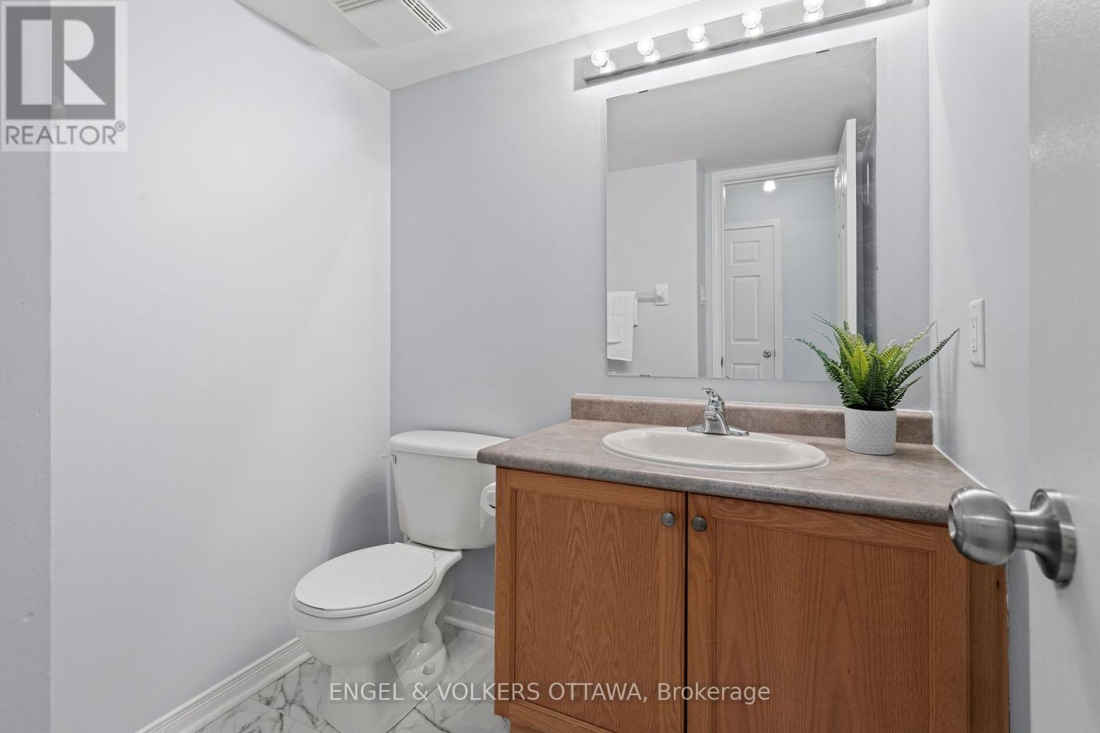 142 Wharhol Private, Ottawa, Ontario  K2H 1G5 - Photo 8 - X12463500