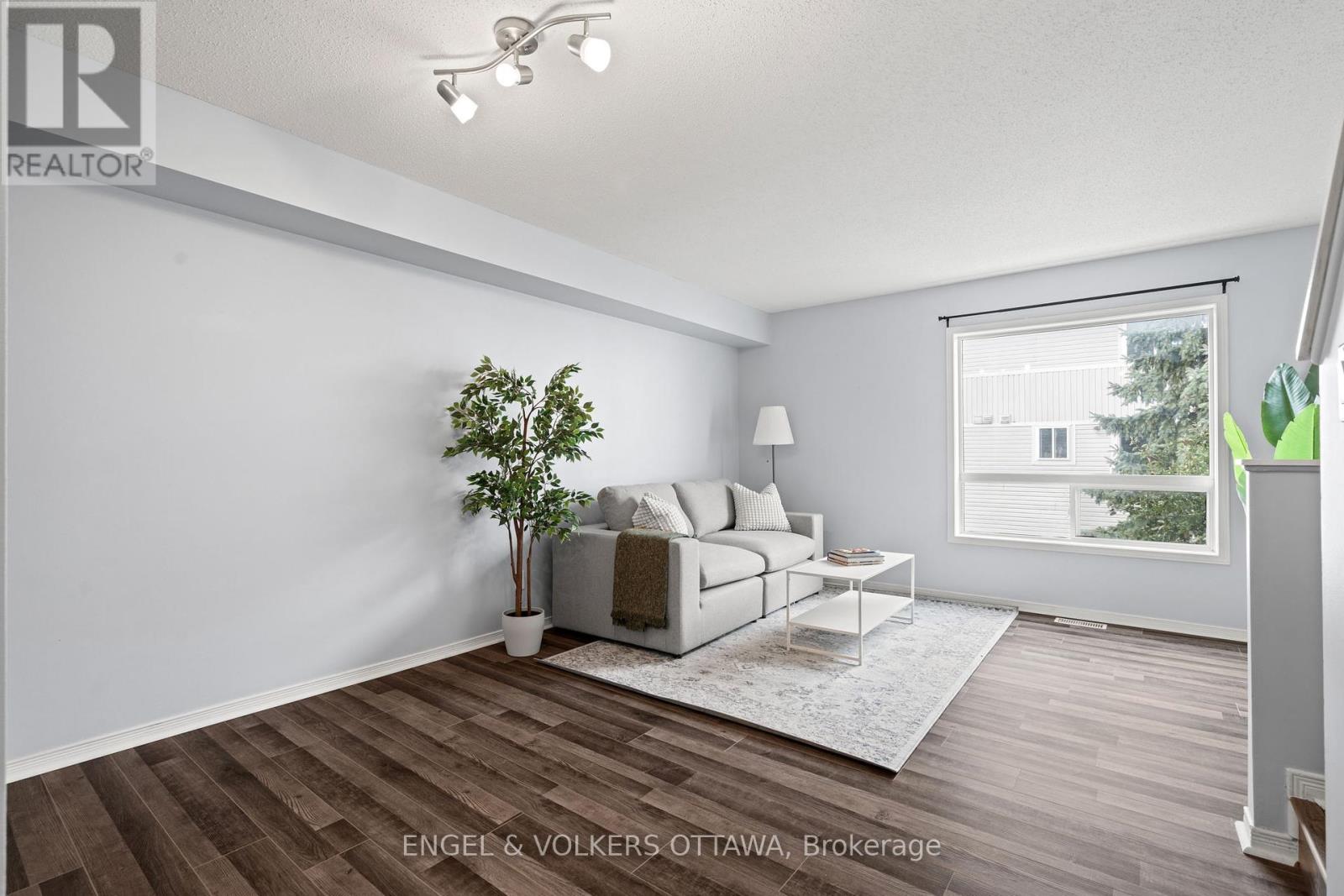 142 Wharhol Private, Ottawa, Ontario  K2H 1G5 - Photo 9 - X12463500