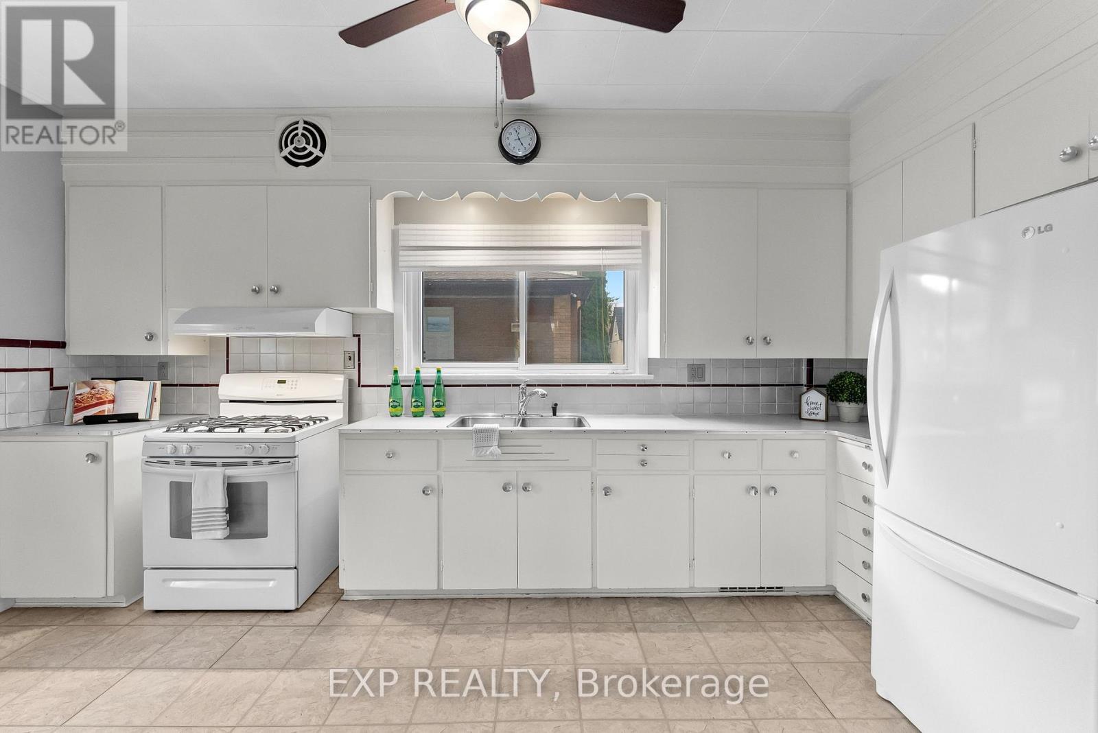 4364 Otter Street, Niagara Falls, Ontario  L2E 1G4 - Photo 18 - X12478216