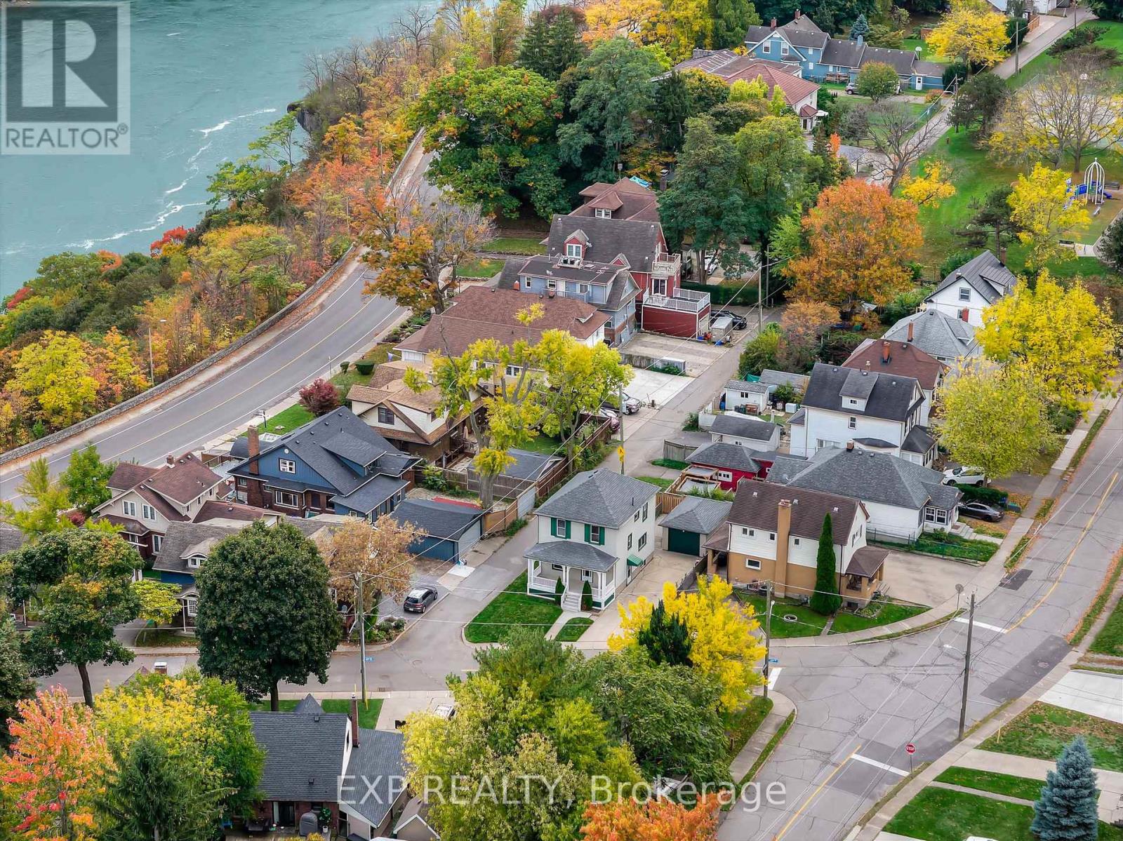 4364 Otter Street, Niagara Falls, Ontario  L2E 1G4 - Photo 5 - X12478216