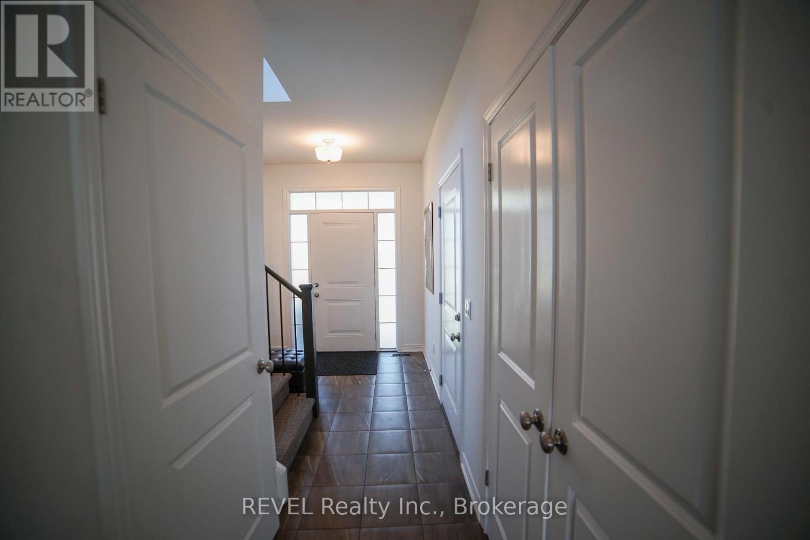 55 Pierpoint Drive, Niagara-On-The-Lake, Ontario  L0S 1J0 - Photo 3 - X12478260