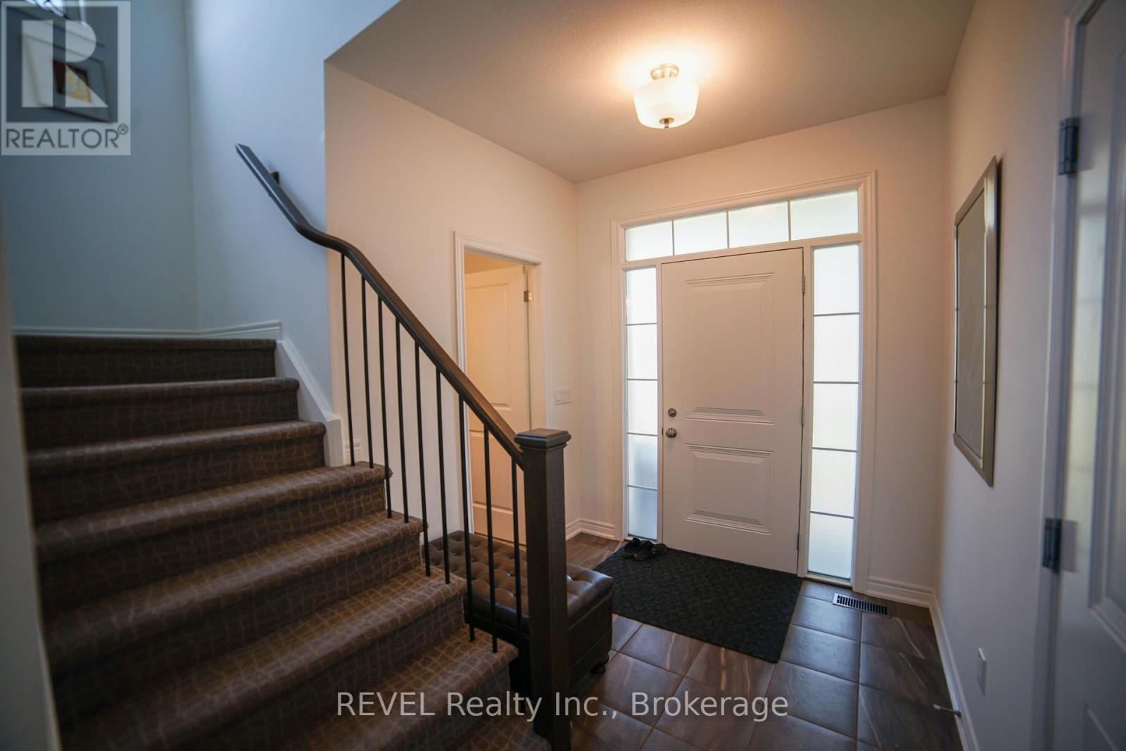 55 Pierpoint Drive, Niagara-On-The-Lake, Ontario  L0S 1J0 - Photo 4 - X12478260