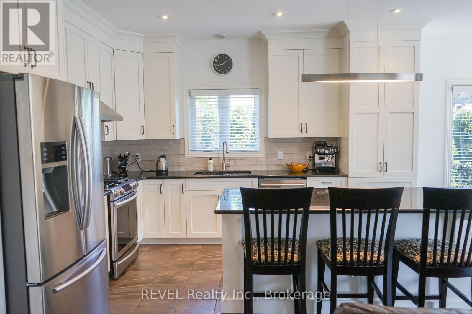 55 Pierpoint Drive, Niagara-On-The-Lake, Ontario  L0S 1J0 - Photo 9 - X12478260