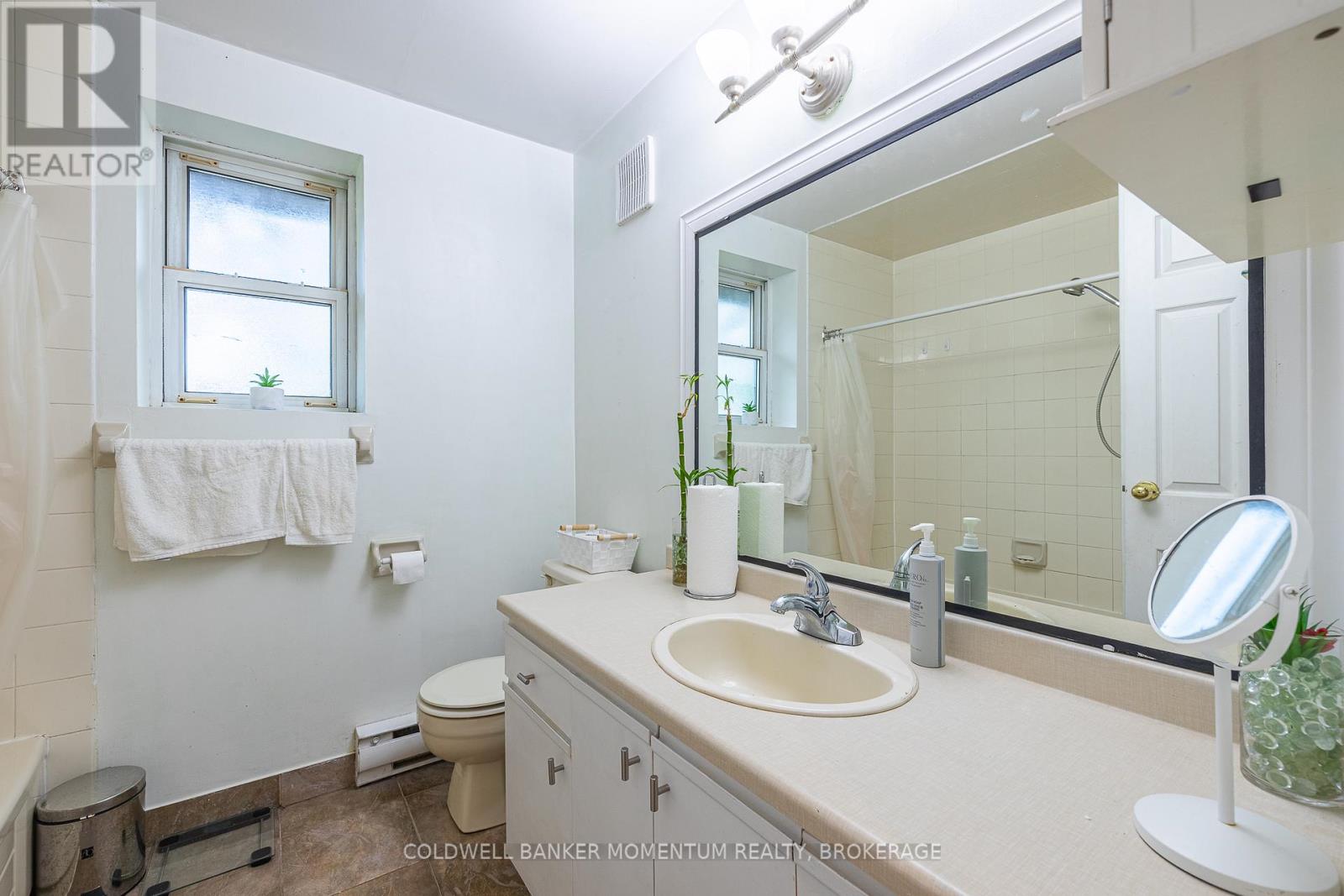 301 - 78 Welland Street N, Thorold, Ontario L2V 2C1 - Photo 9 - X12478296