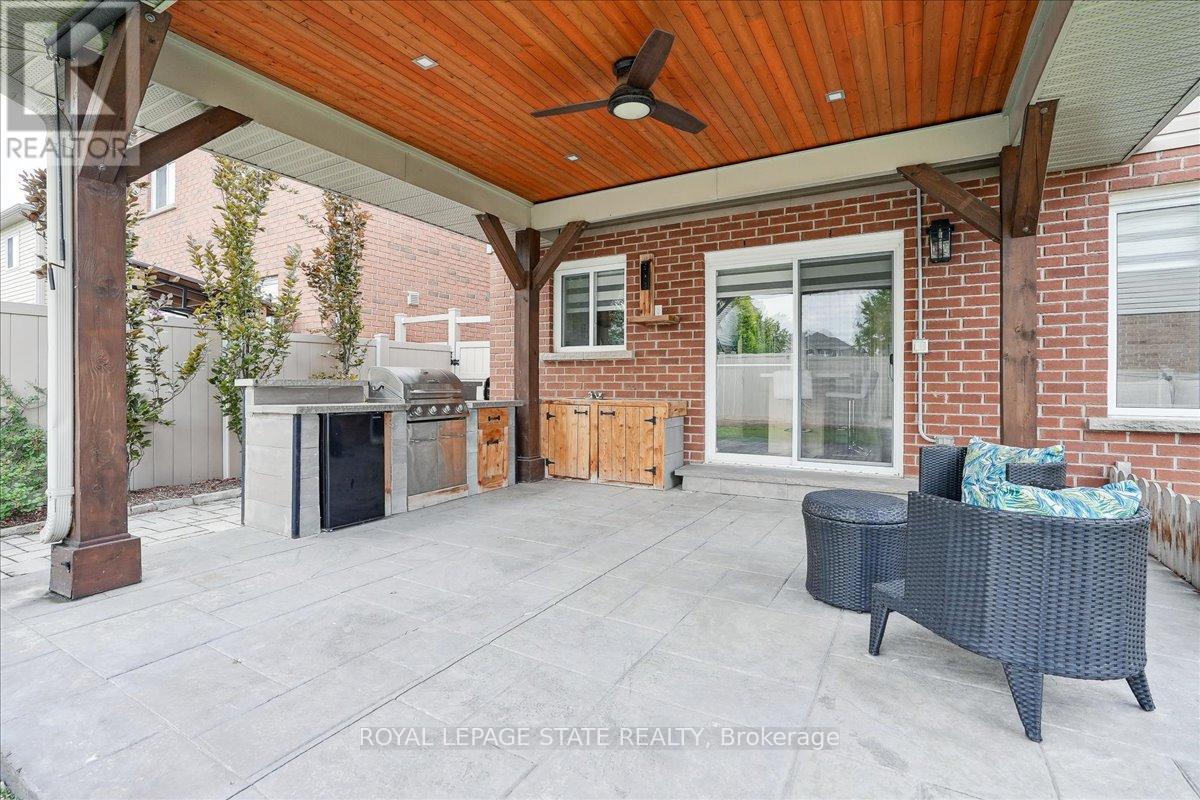 54 Ivybridge Drive, Hamilton, Ontario  L8E 0A4 - Photo 8 - X12476908