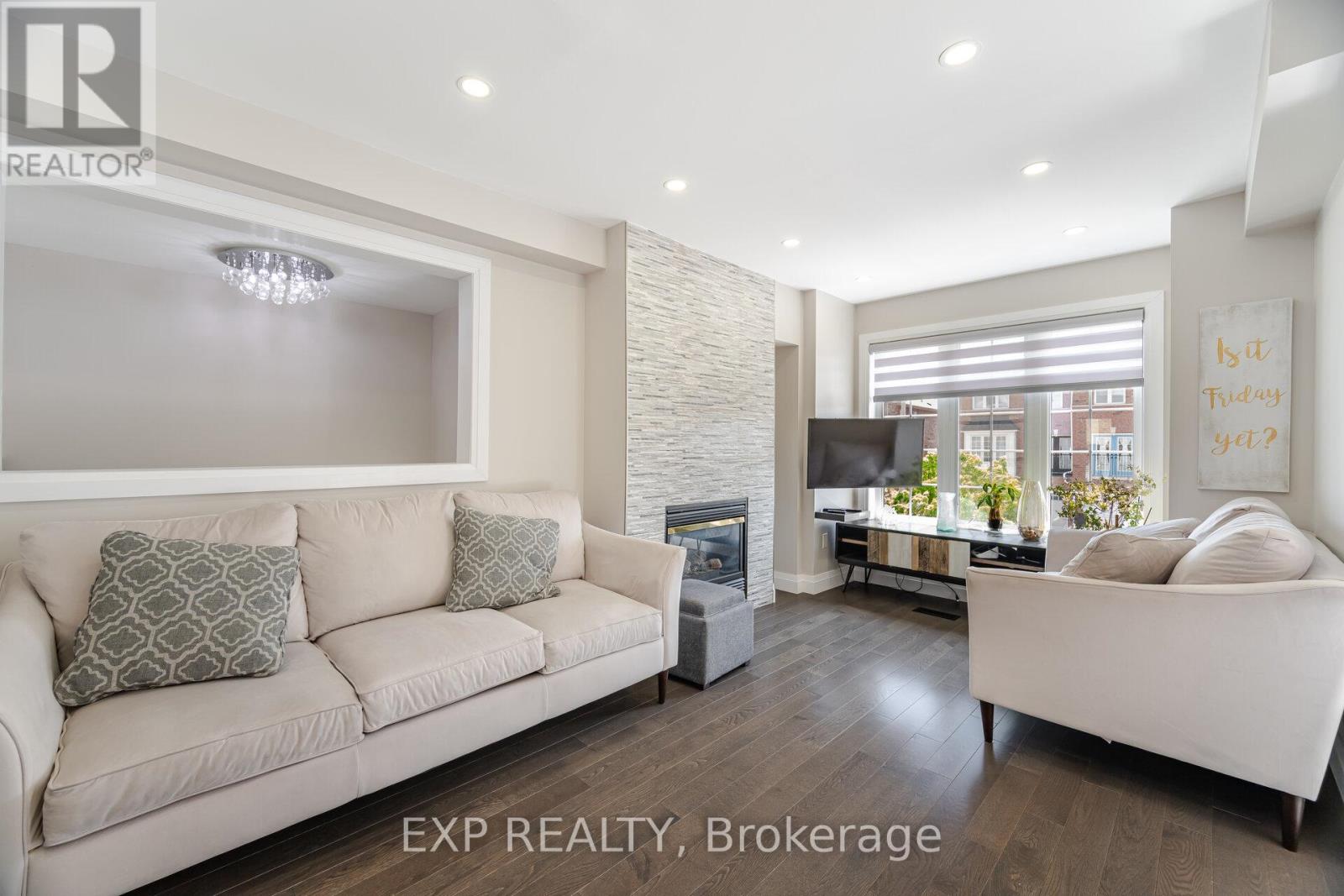 10 Seton Park Road, Toronto, Ontario  M3C 3Z6 - Photo 4 - C12400065