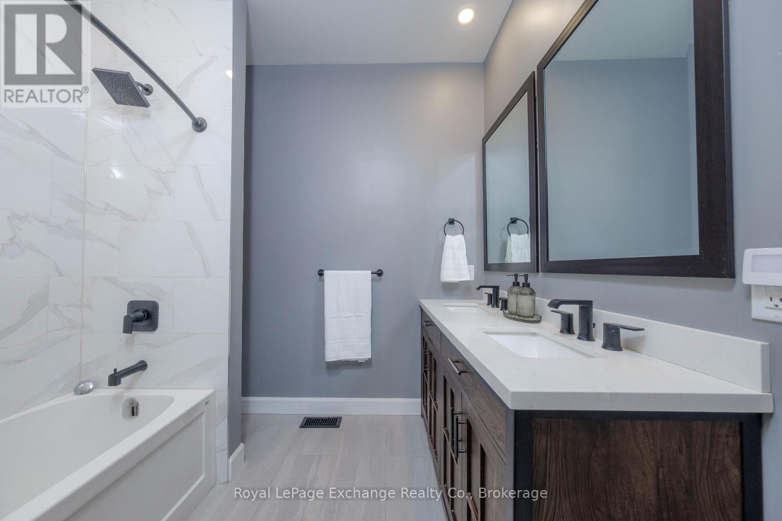 391 7th Avenue E, Owen Sound, Ontario  N4K 2W8 - Photo 12 - X12478238