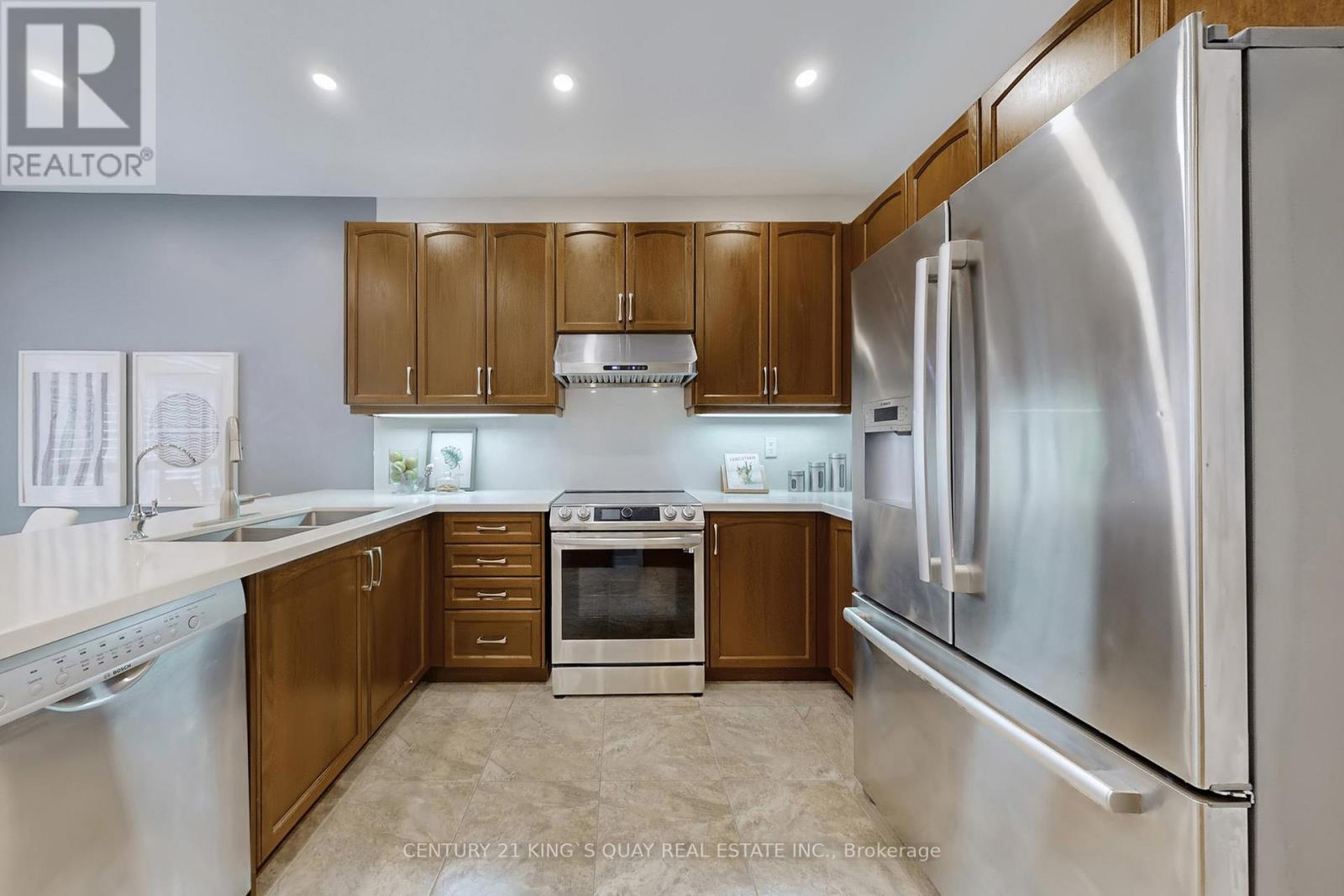 18 Edgehill Avenue, Whitchurch-Stouffville, Ontario  L4A 0V4 - Photo 17 - N12477933