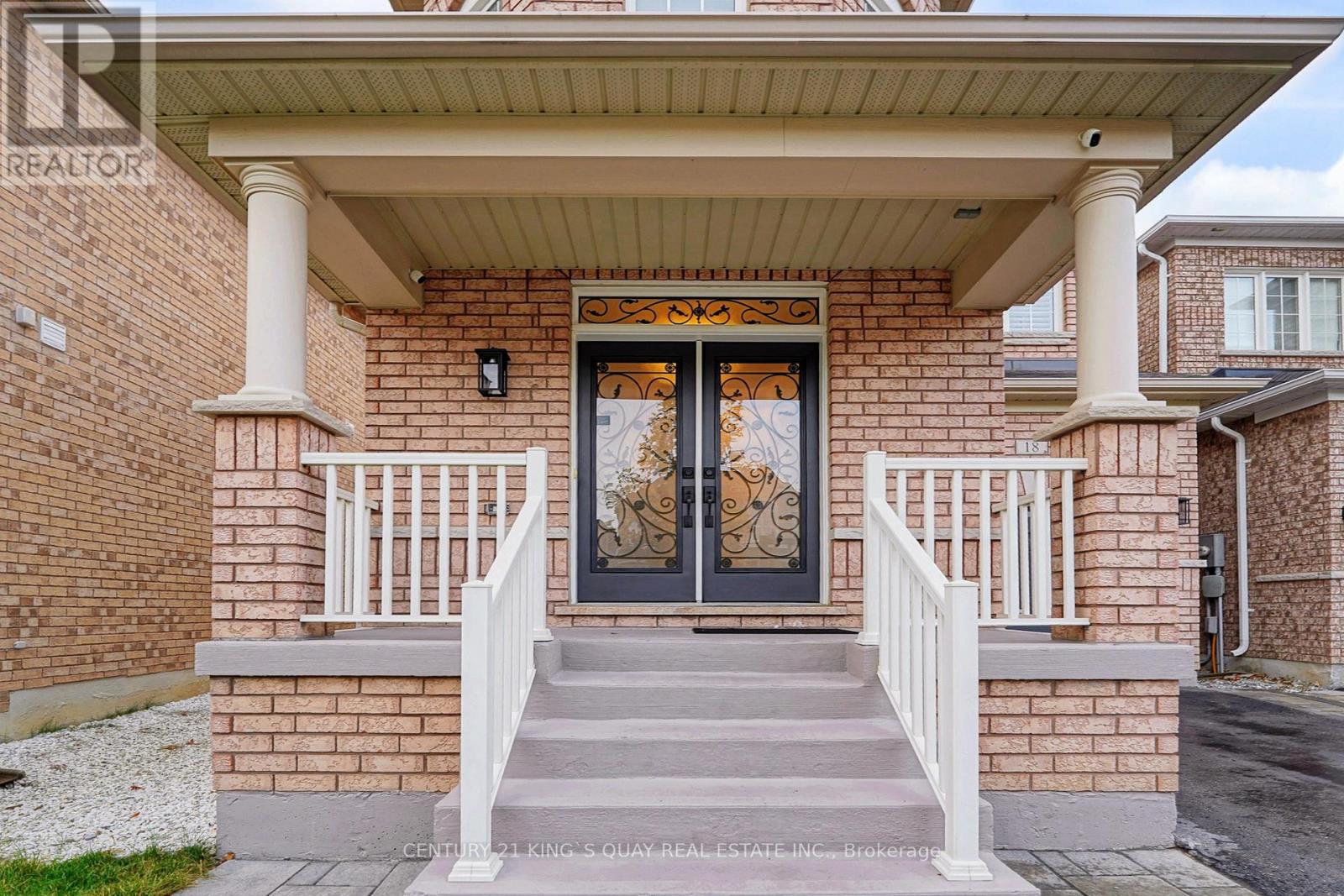 18 Edgehill Avenue, Whitchurch-Stouffville, Ontario  L4A 0V4 - Photo 2 - N12477933