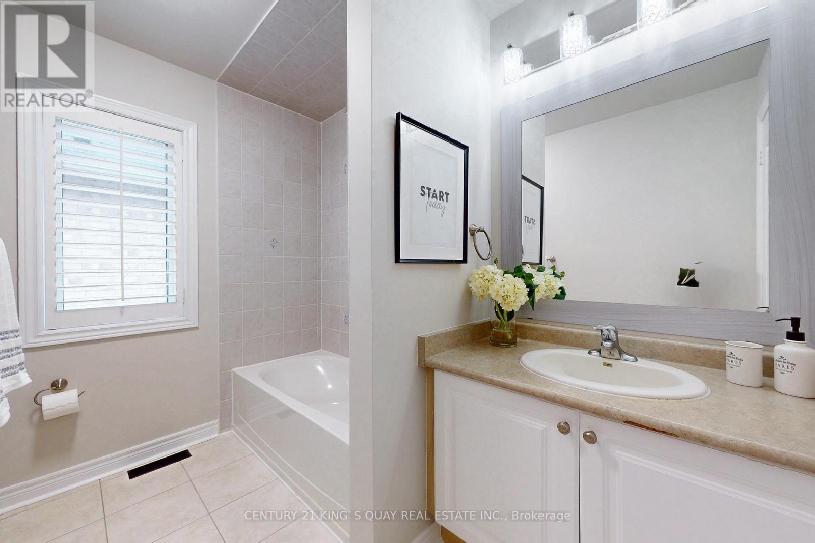 18 Edgehill Avenue, Whitchurch-Stouffville, Ontario  L4A 0V4 - Photo 30 - N12477933