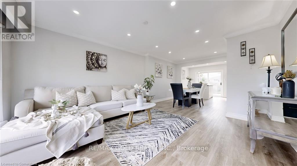 28 Navenby Crescent, Toronto, Ontario  M9L 1B2 - Photo 7 - W12412038