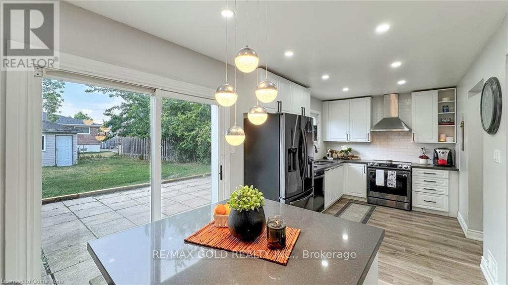 28 Navenby Crescent, Toronto, Ontario  M9L 1B2 - Photo 15 - W12412038