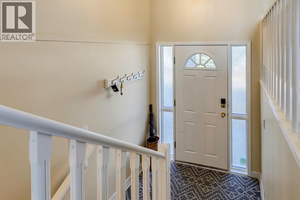 19 Sunlake Gardens Se, Calgary, Alberta  T2X 3G4 - Photo 4 - A2265866