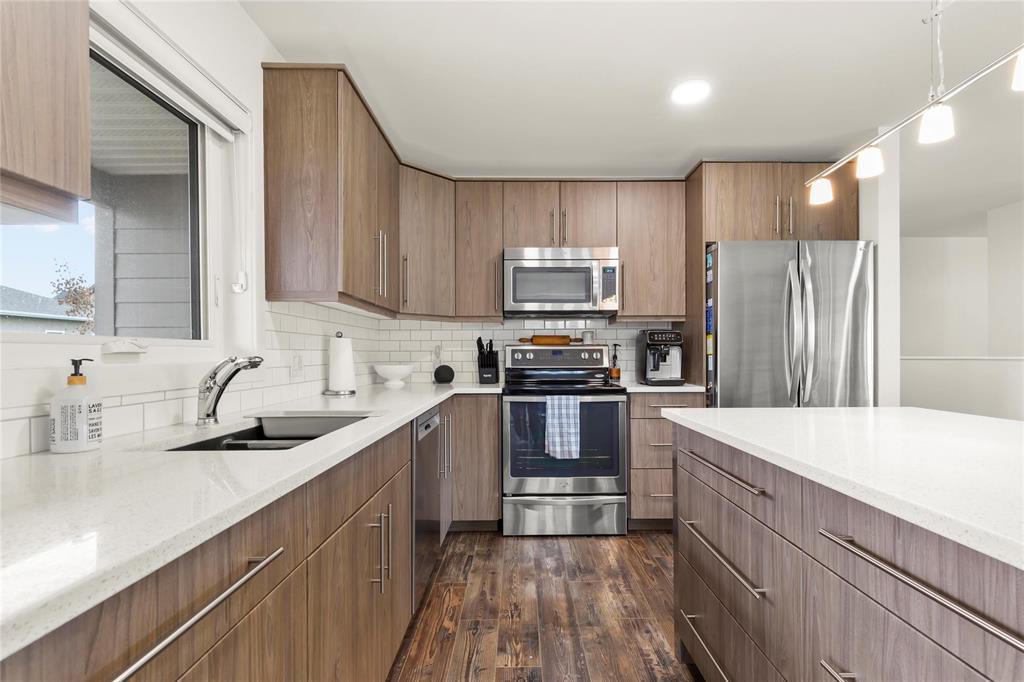 49 Alderwood Crescent, Steinbach, Manitoba  R5G 0S8 - Photo 6 - 202526216