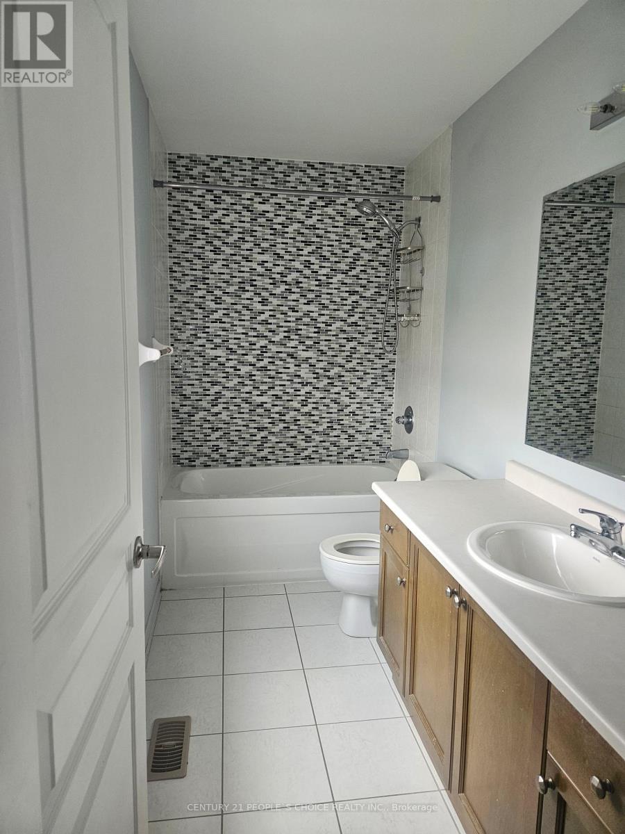 24 John W Taylor Avenue, New Tecumseth (Alliston), Ontario  L9R 0B5 - Photo 6 - N12432174