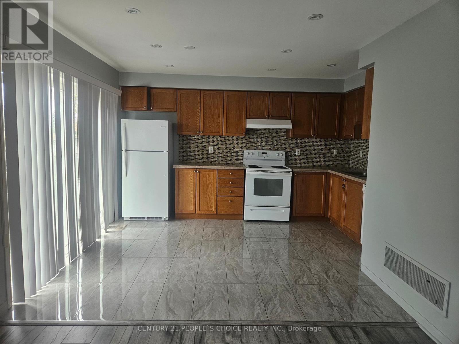 24 John W Taylor Avenue, New Tecumseth (Alliston), Ontario  L9R 0B5 - Photo 4 - N12432174