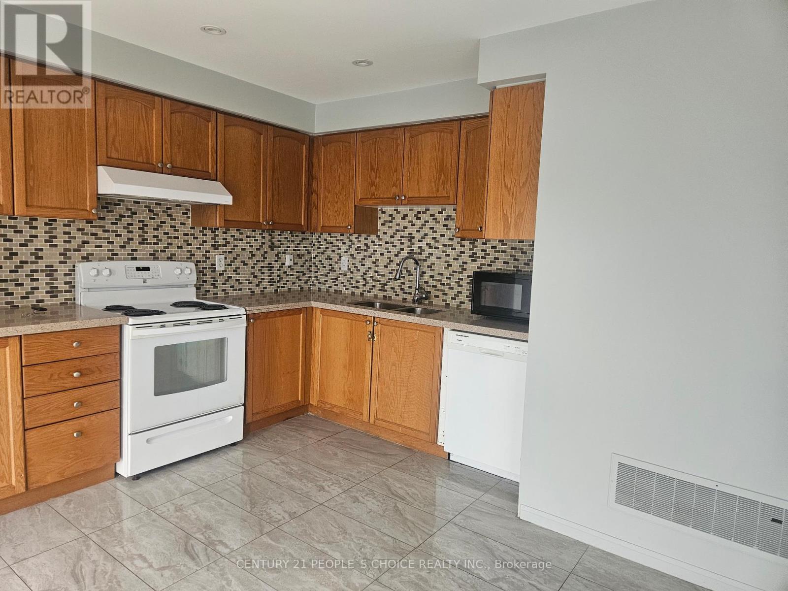 24 John W Taylor Avenue, New Tecumseth (Alliston), Ontario  L9R 0B5 - Photo 5 - N12432174