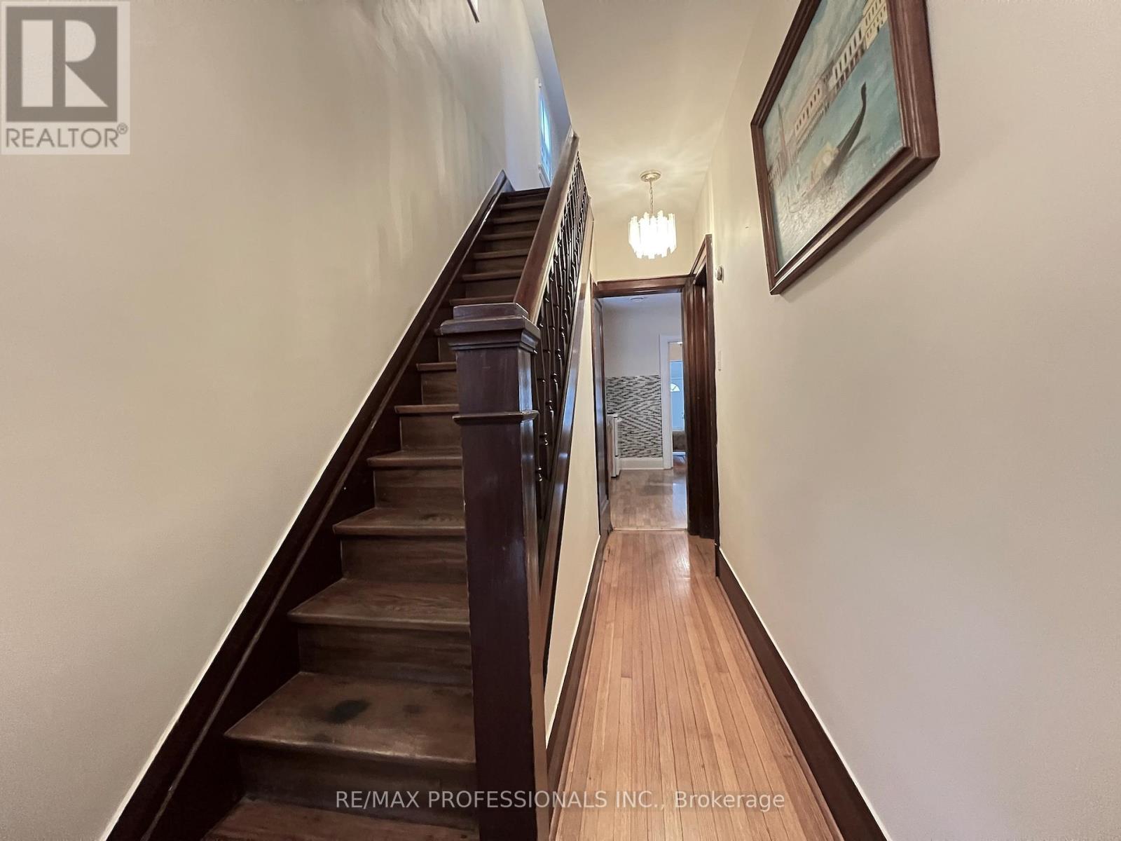 33 Chandos Avenue, Toronto, Ontario  M6H 2E6 - Photo 7 - W12477277