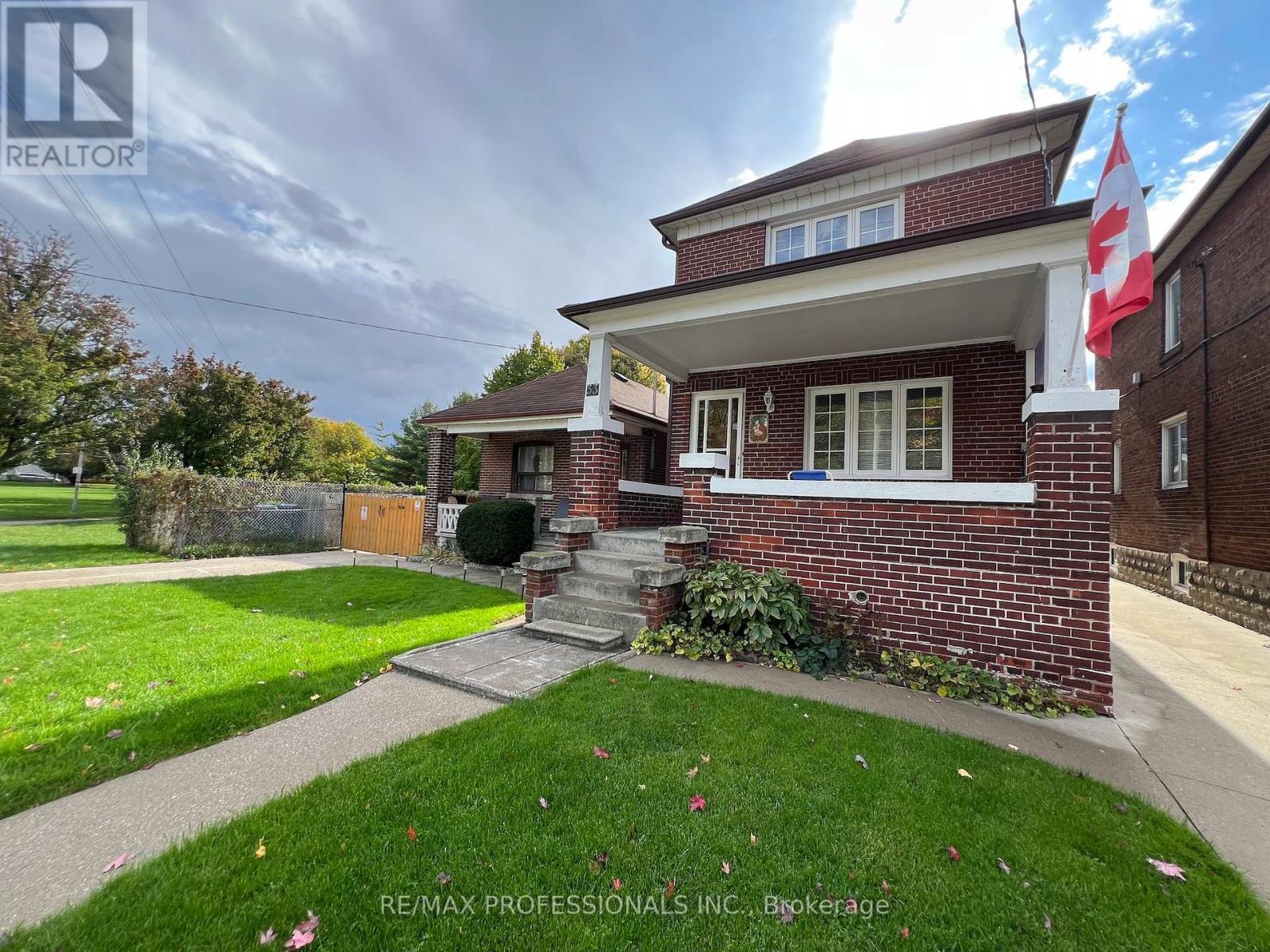 33 Chandos Avenue, Toronto, Ontario  M6H 2E6 - Photo 2 - W12477277