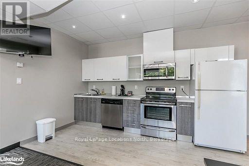 103 - 361 Mosley Street, Wasaga Beach, Ontario  L9Z 2J8 - Photo 2 - S12478351