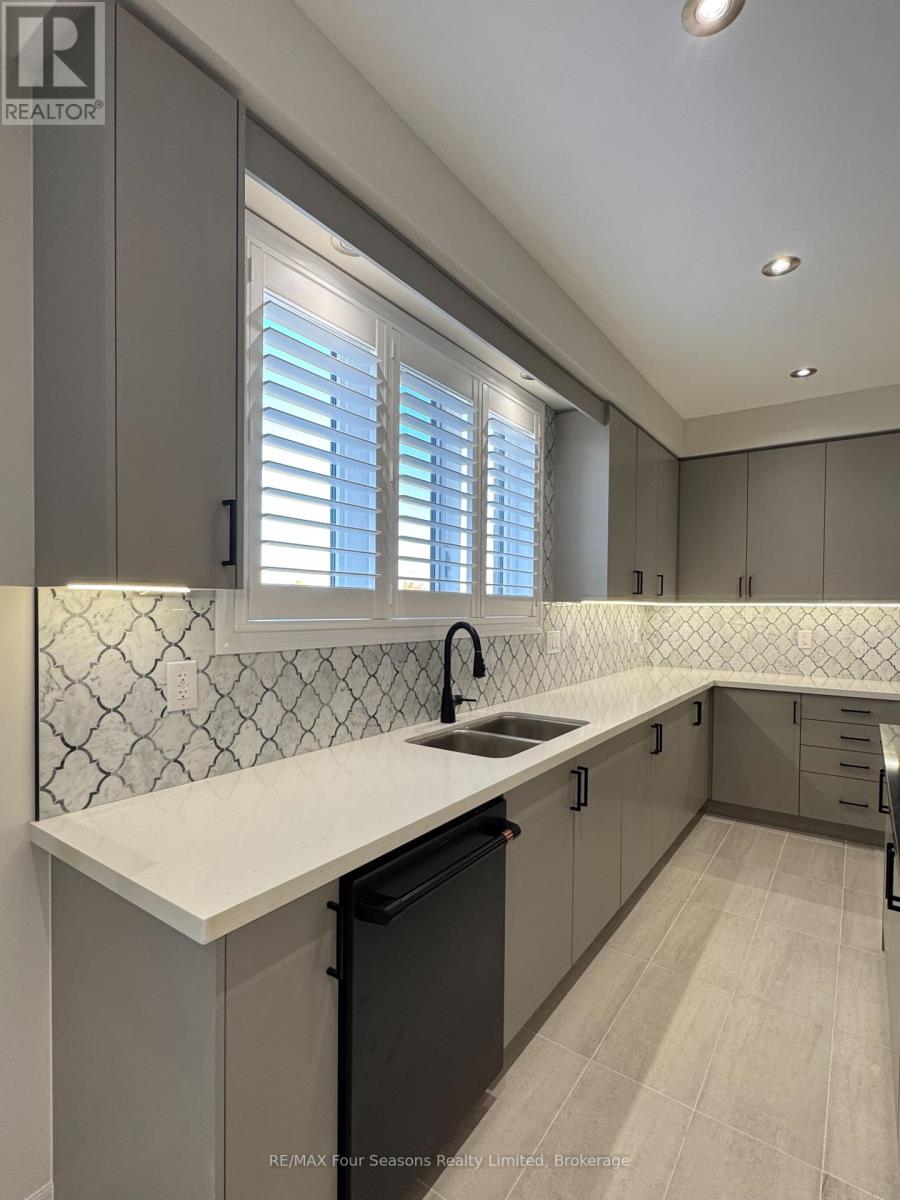 241 Warden Street, Clearview, Ontario  L0M 1S0 - Photo 5 - S12478406