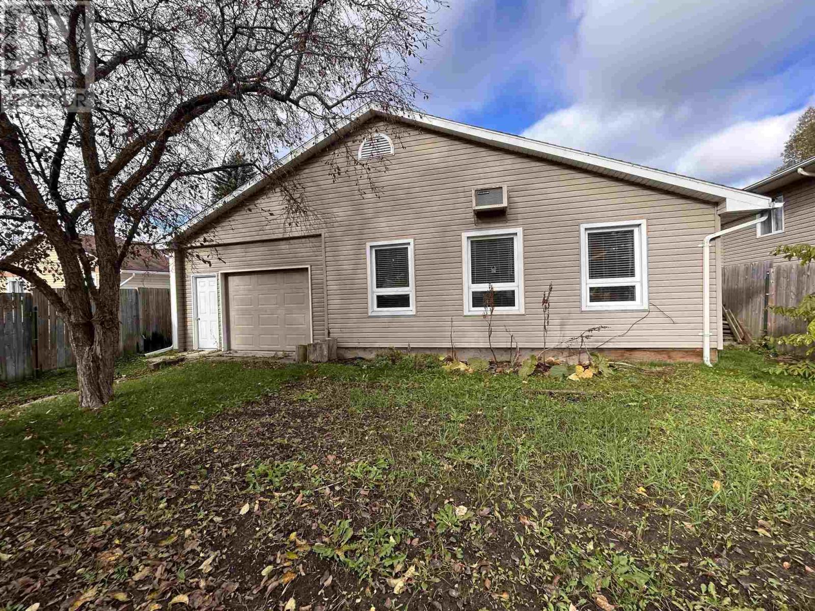 112 Willowdale St, Sault Ste. Marie, Ontario  P6A 5Z4 - Photo 2 - SM253059