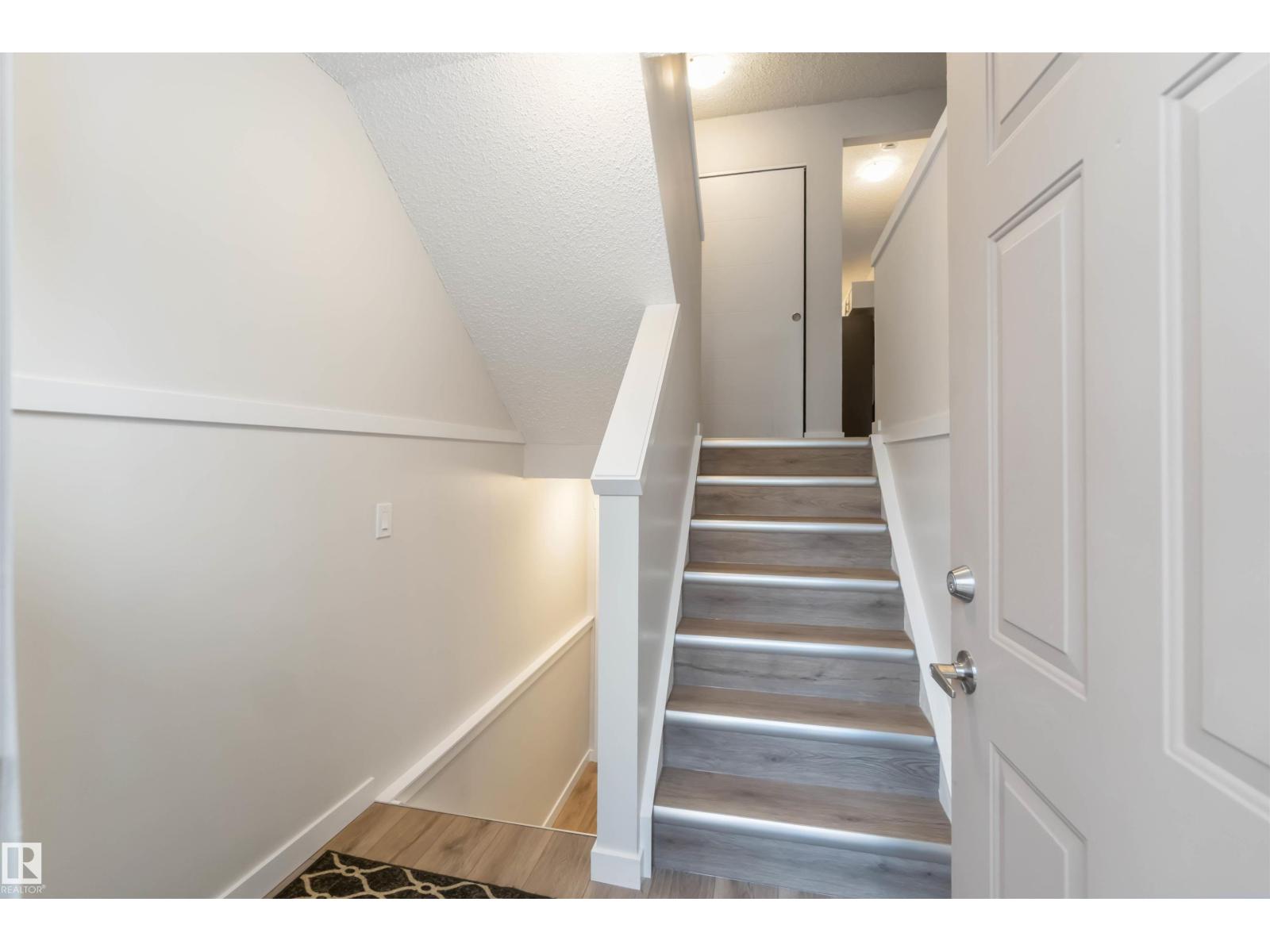 10406b 28a Av Nw, Edmonton, Alberta  T6J 4J6 - Photo 2 - E4463186