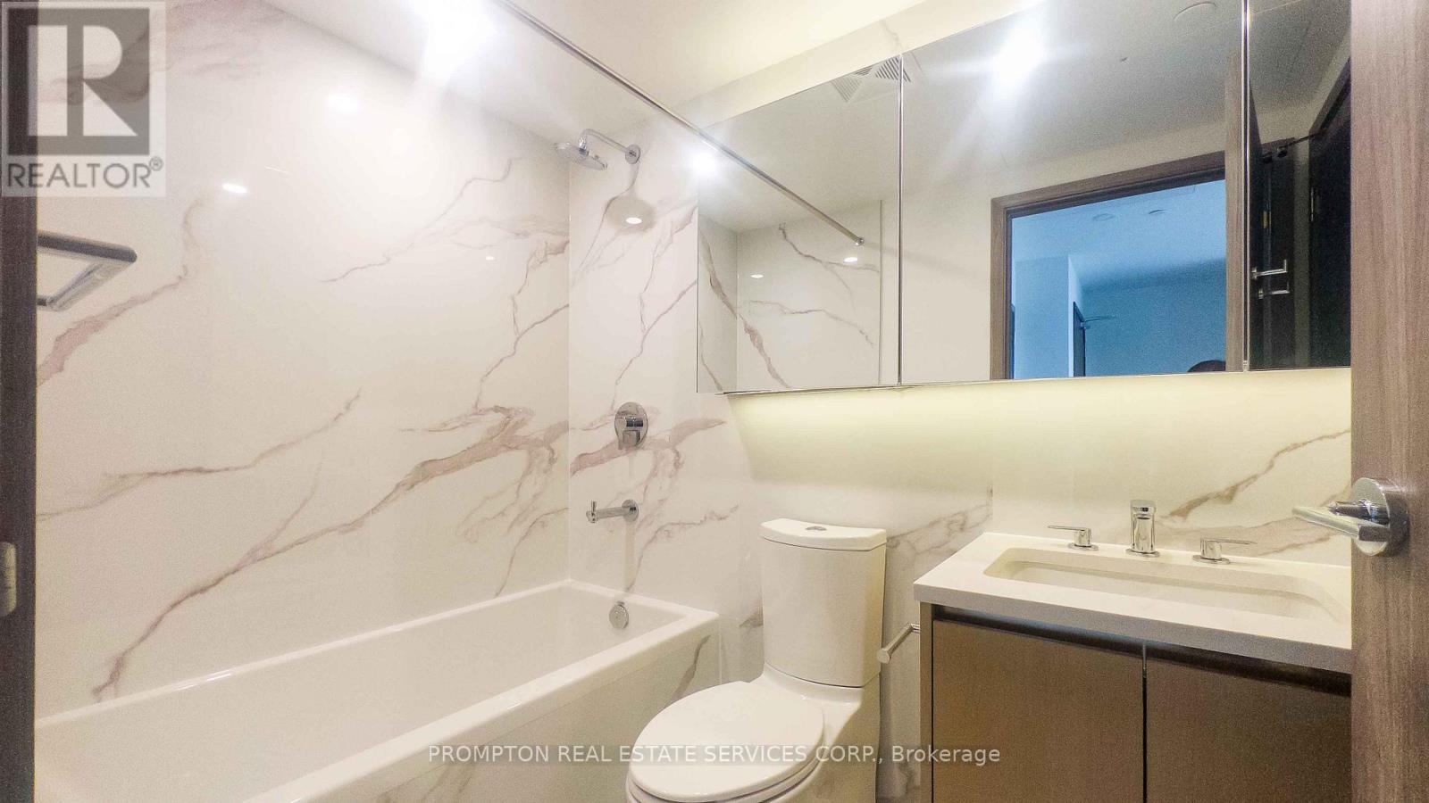 5112 - 3 Concord Cityplace Way, Toronto, Ontario  M5V 0X4 - Photo 2 - C12478080
