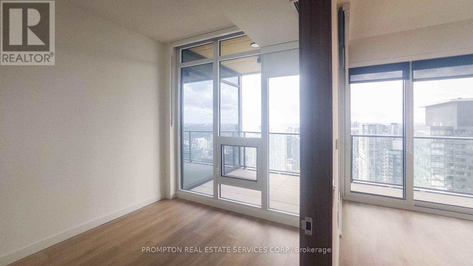 5112 - 3 Concord Cityplace Way, Toronto, Ontario  M5V 0X4 - Photo 7 - C12478080